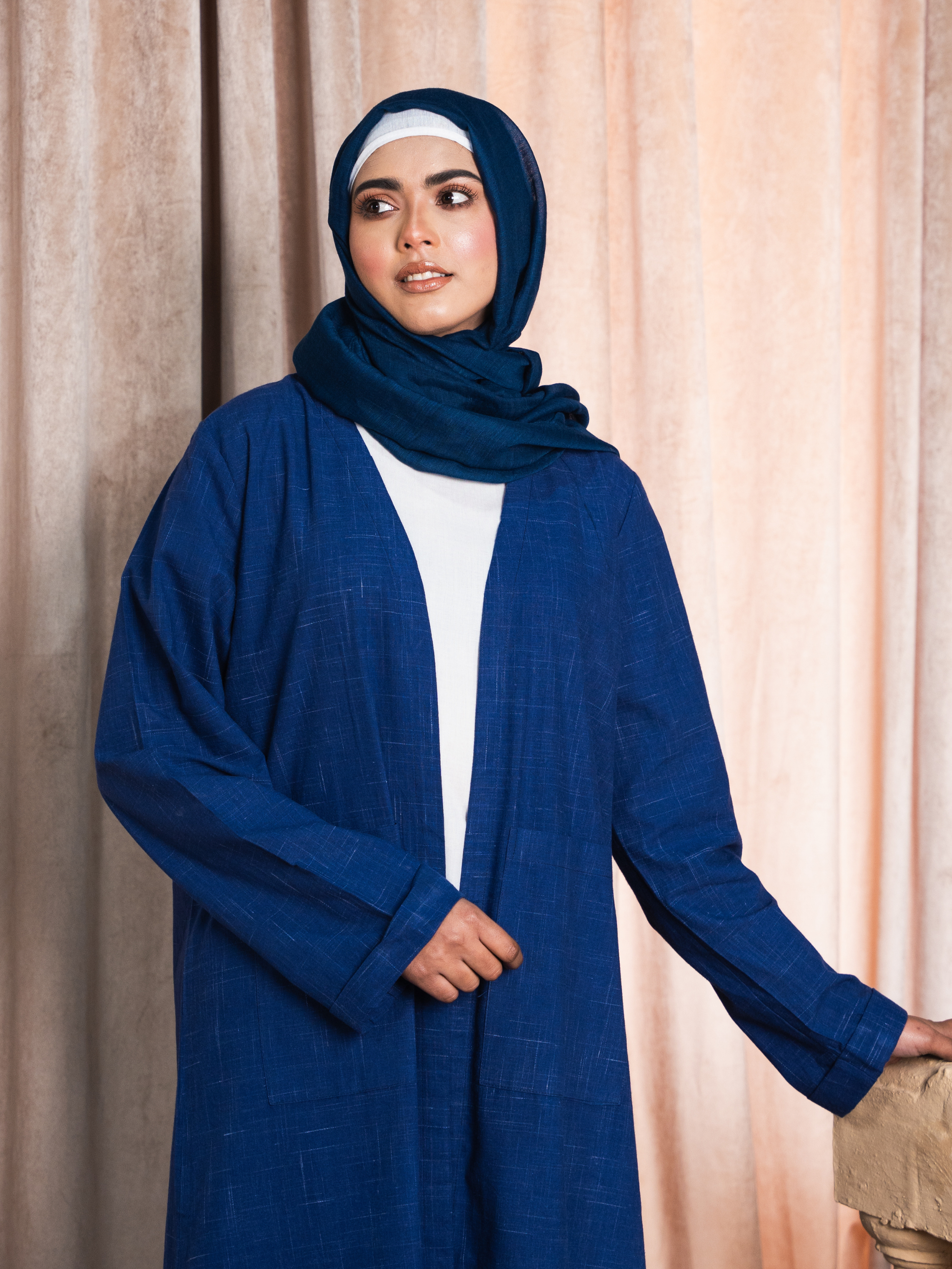Minimalist Open Abaya – Checked Blue