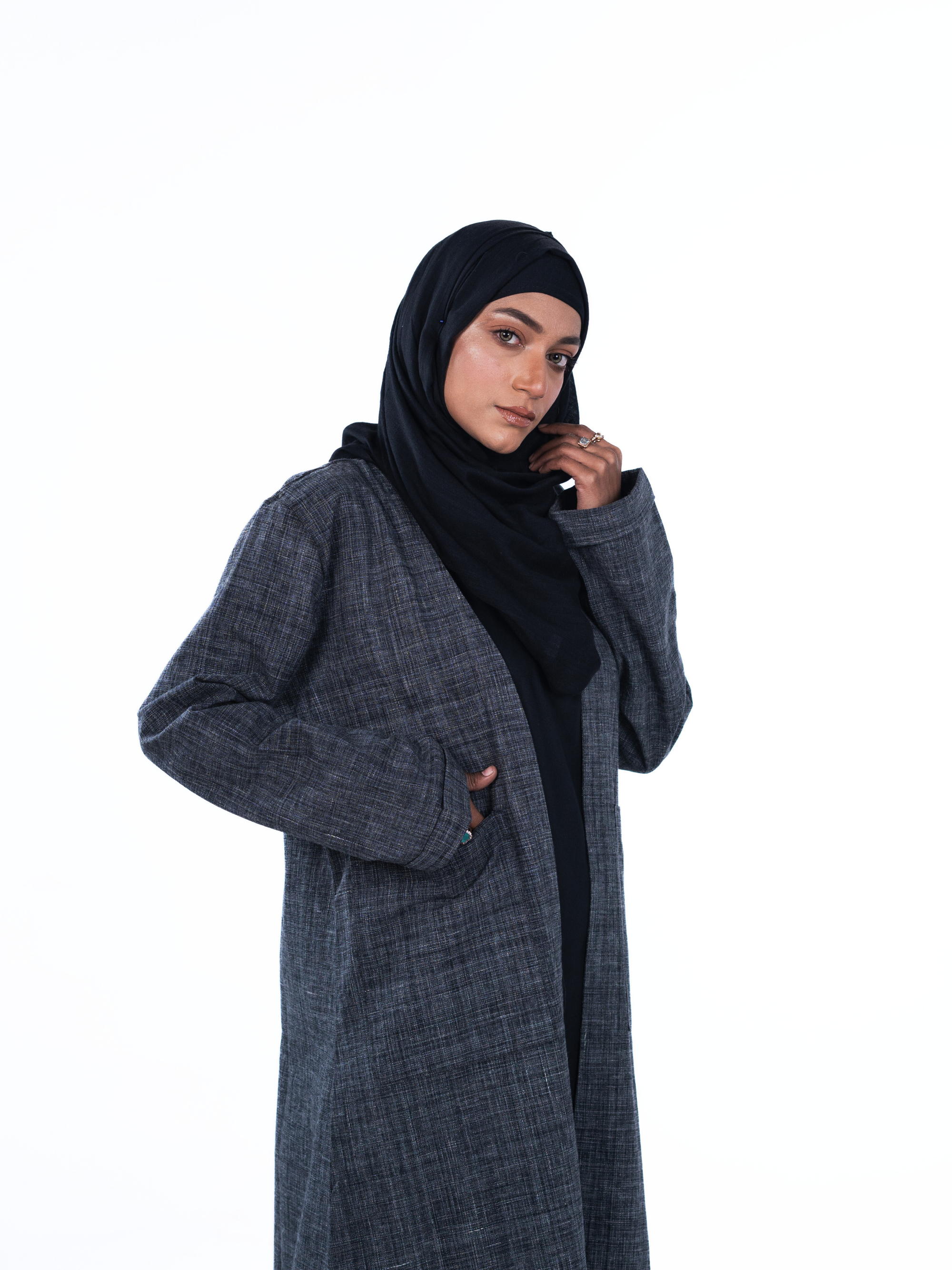 Minimalist Open Abaya – Checked Charcoal
