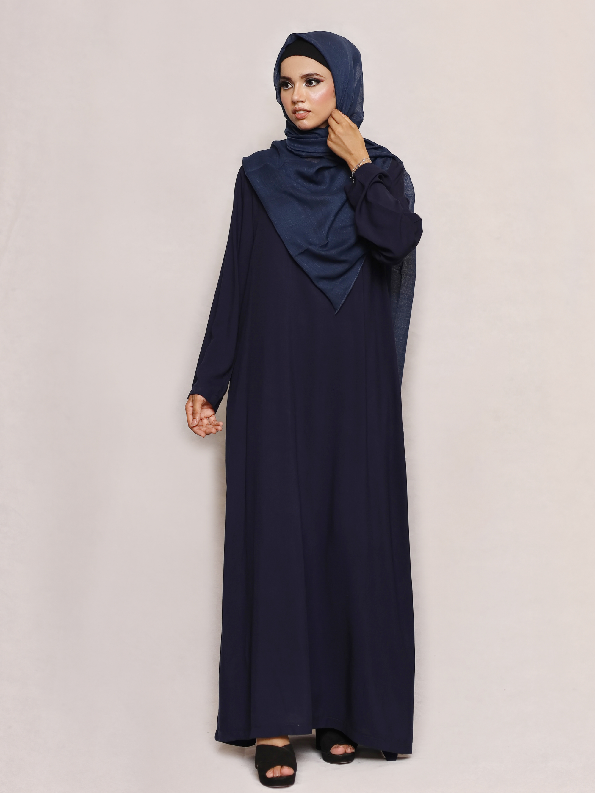 Essential Linen Abaya - Navy