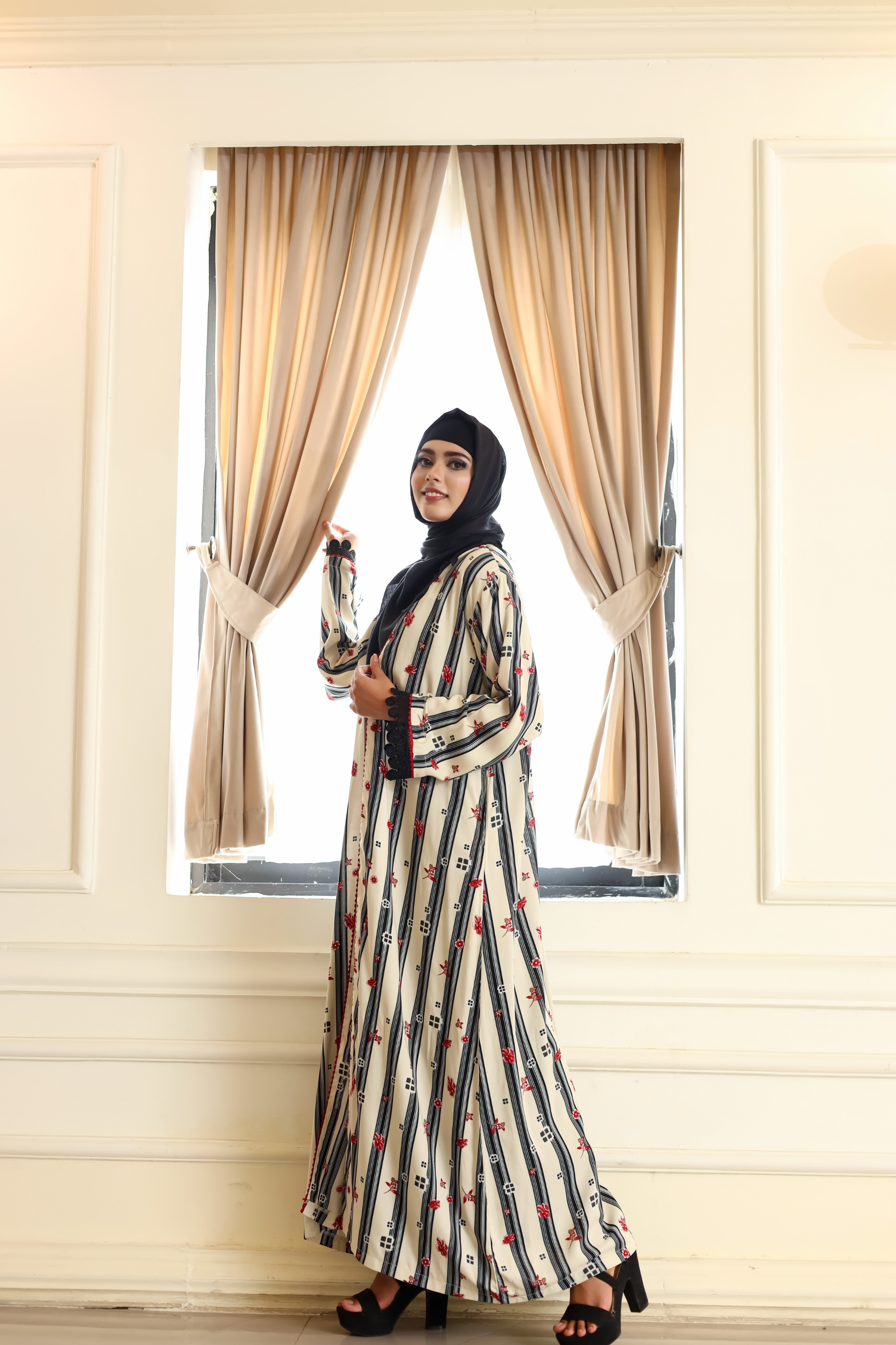 Printed Open Abaya - Crimson Bloom
