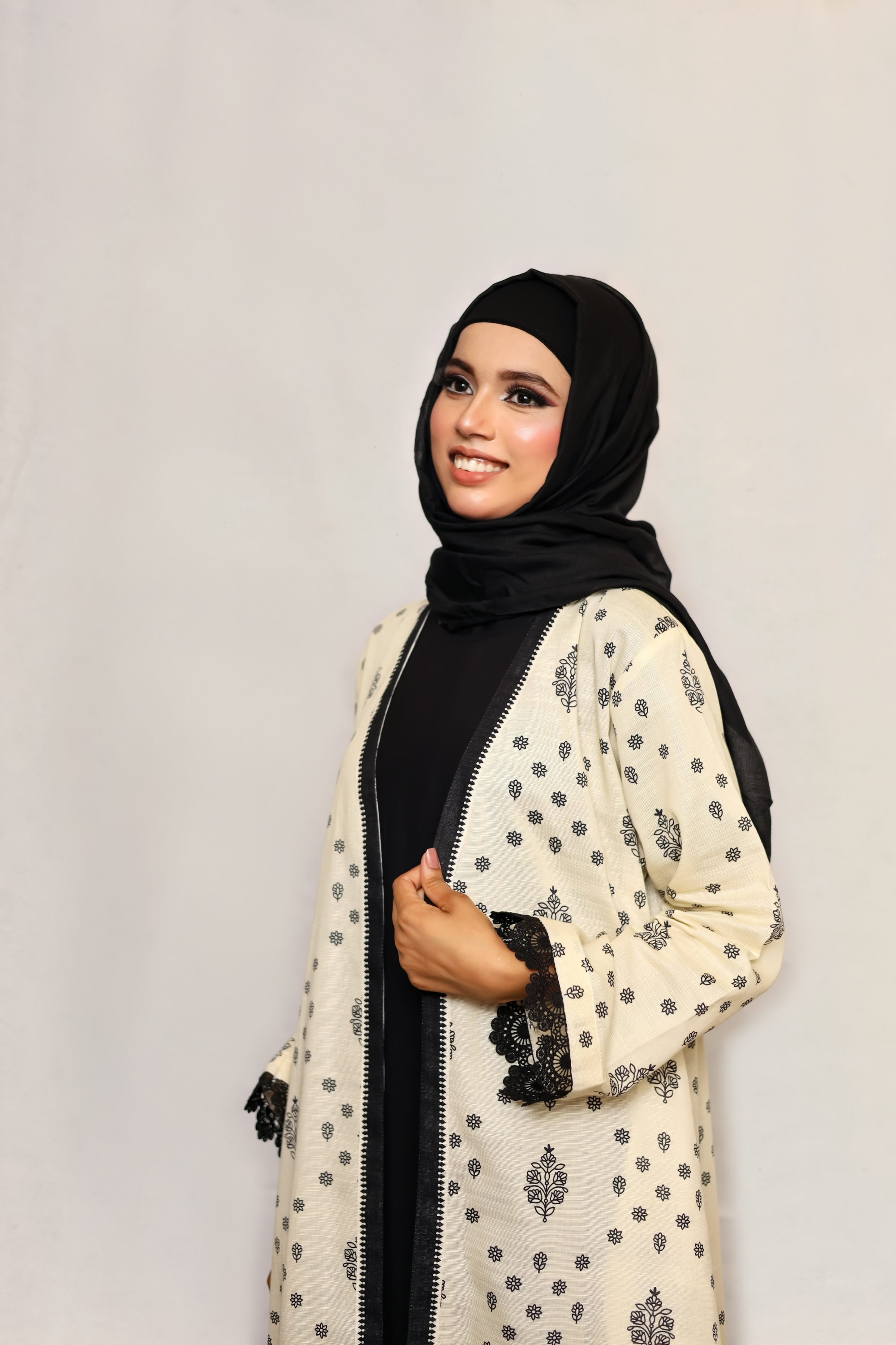 Printed Open Abaya - Black and White