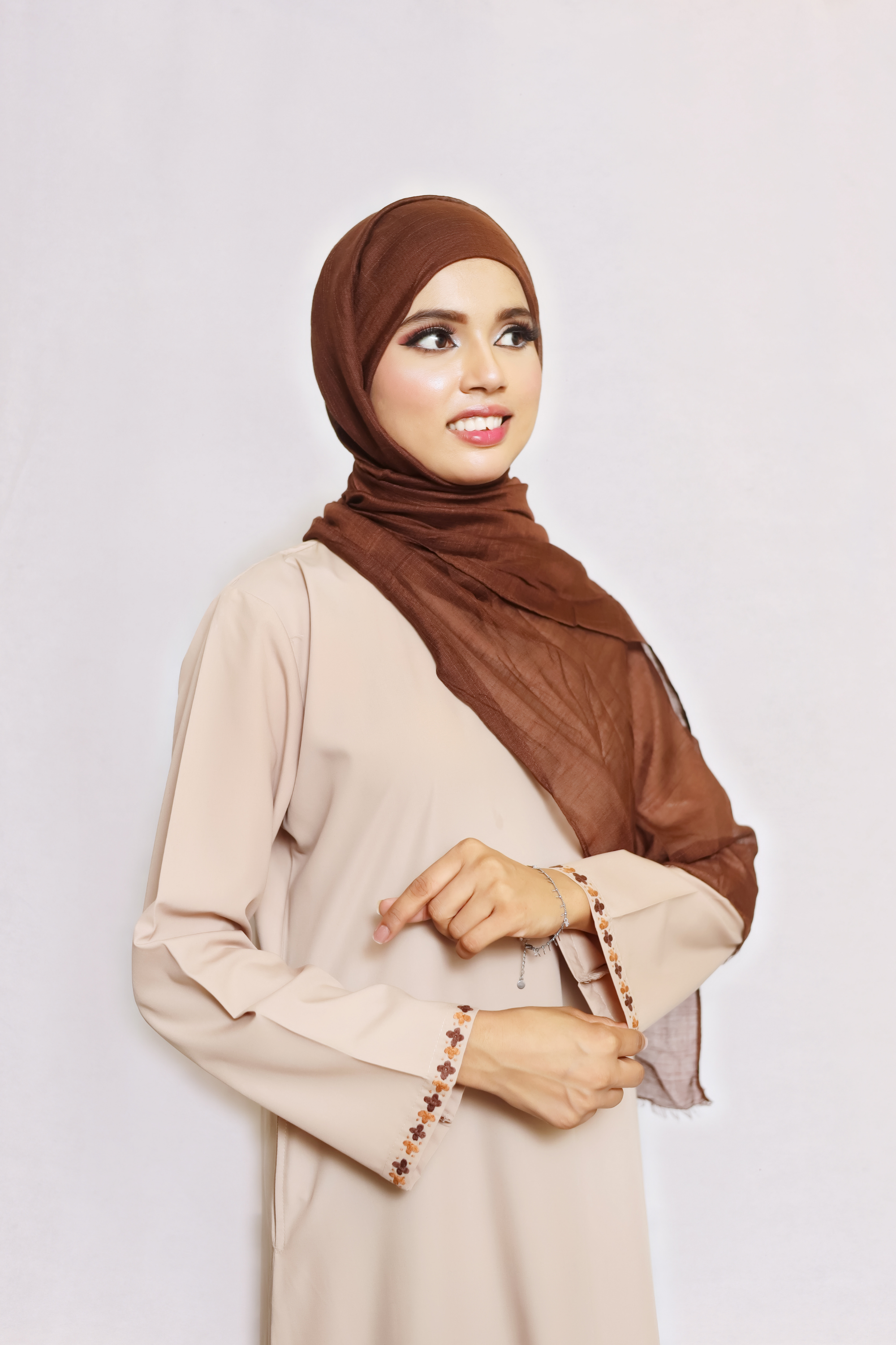 Signature Cotton Abaya – Oat (Hand Embroidered)