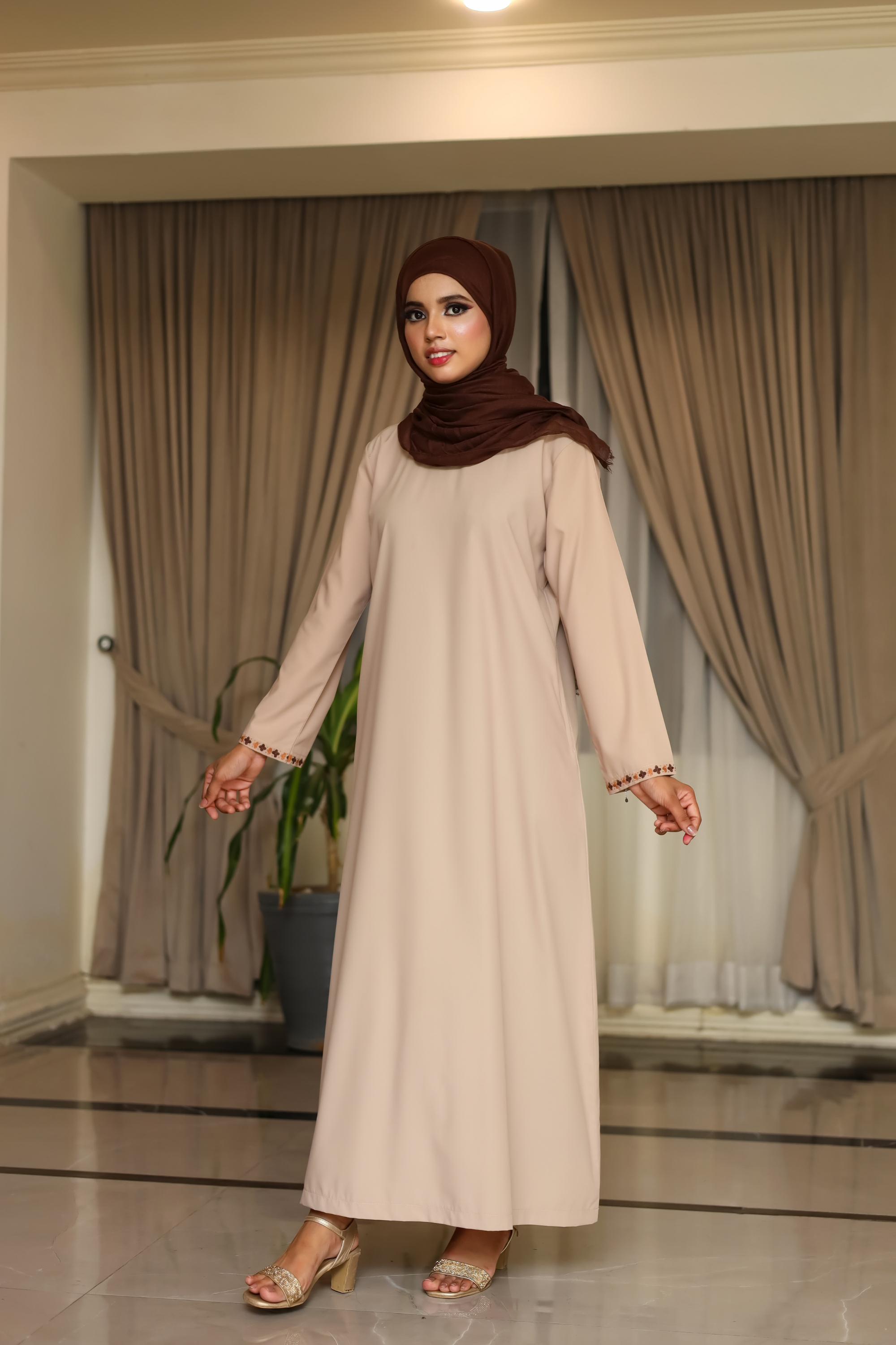 Signature Cotton Abaya – Oat (Hand Embroidered)