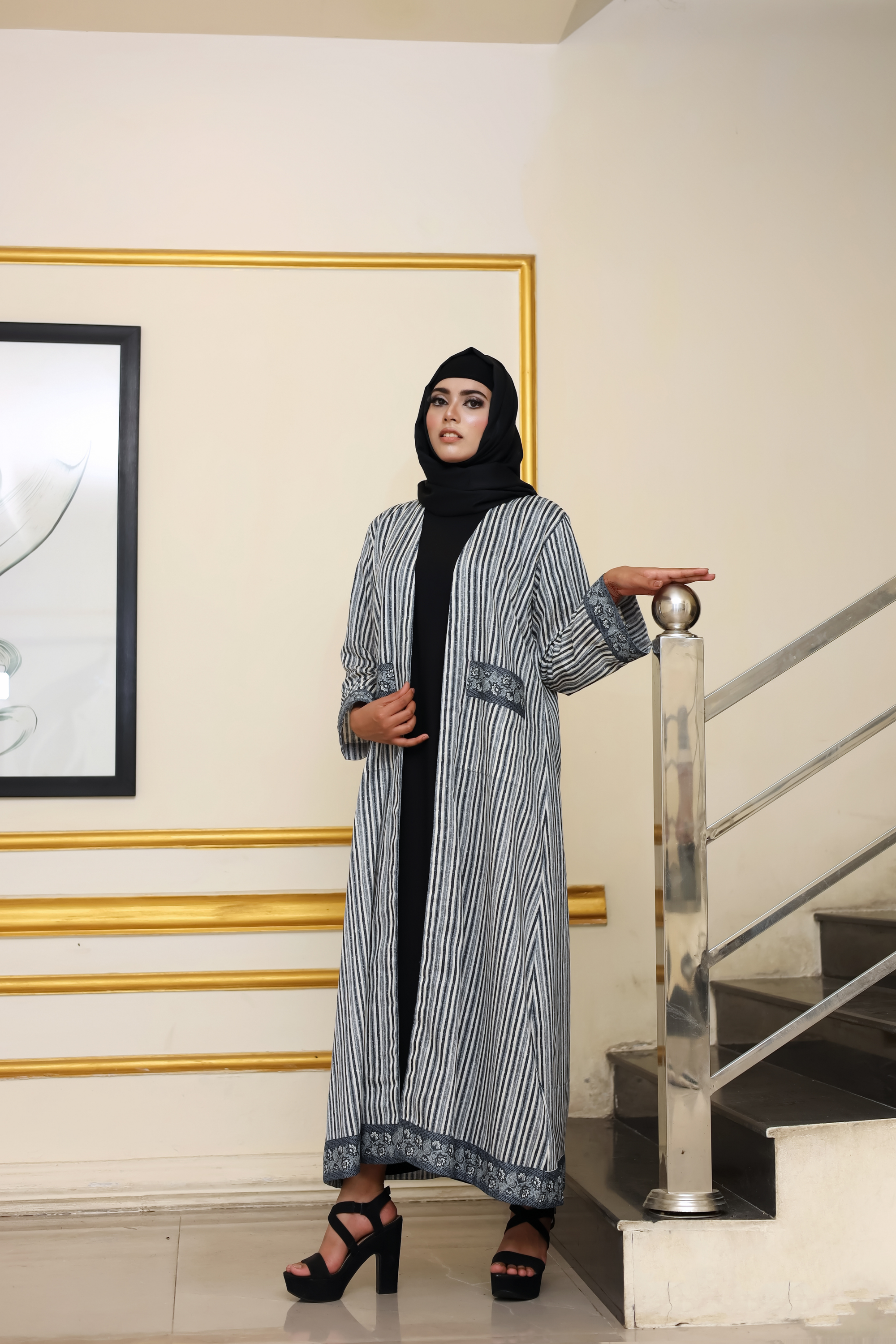 Printed Open Abaya - Grey & Blue