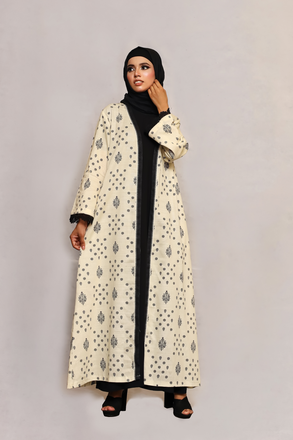 Printed Open Abaya - Black and White