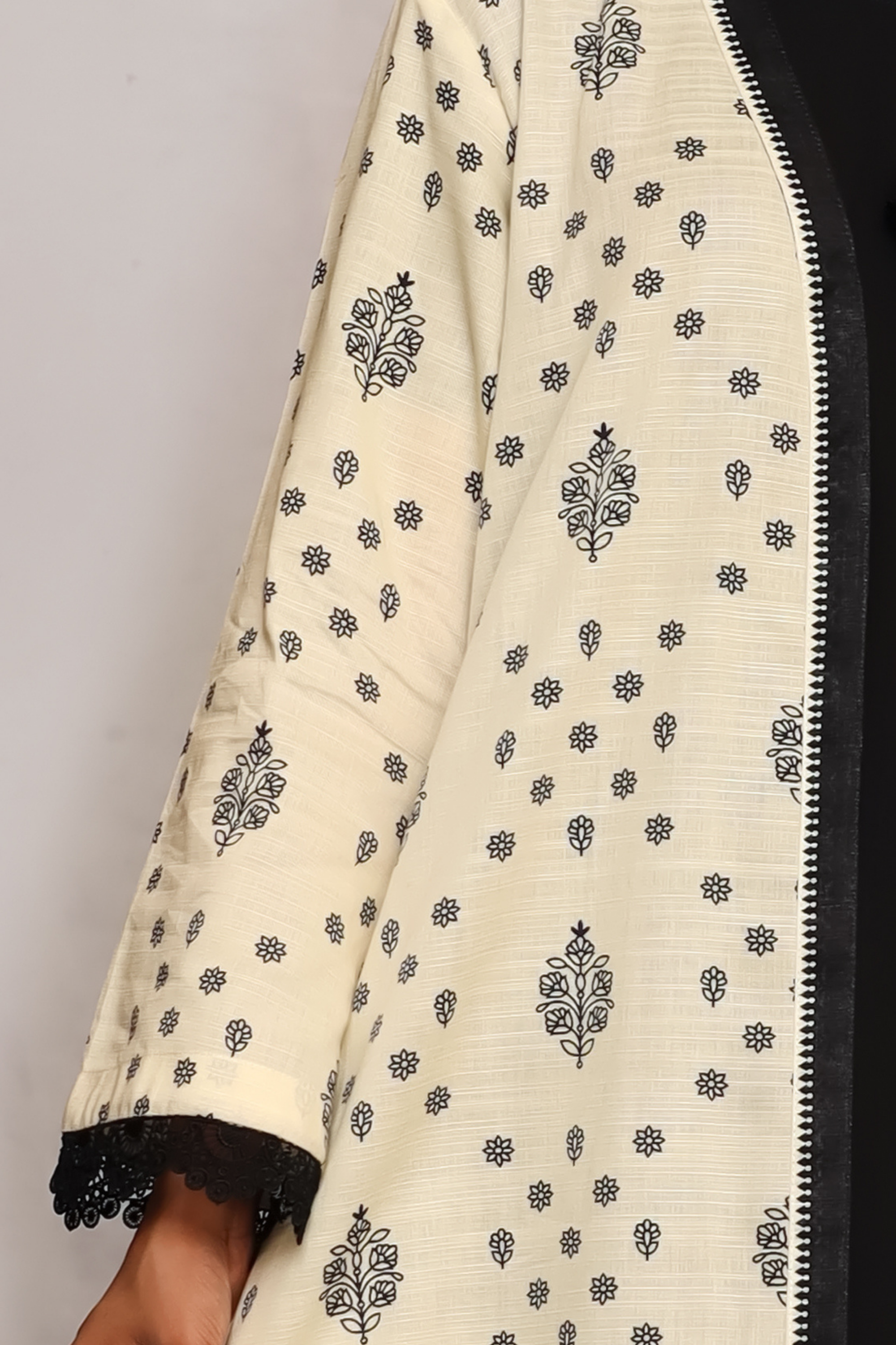 Printed Open Abaya - Black and White