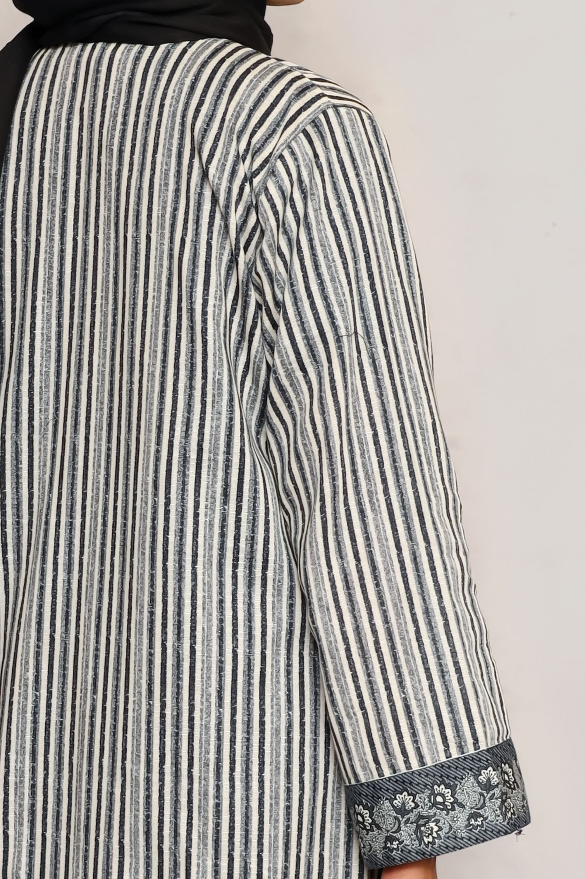 Printed Open Abaya - Grey & Blue