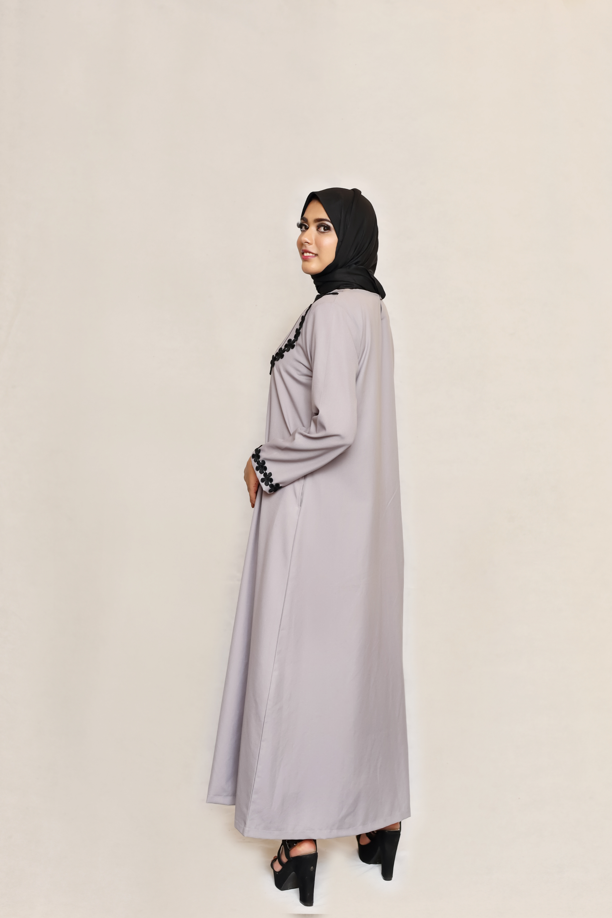 Signature Cotton Abaya – Light Grey