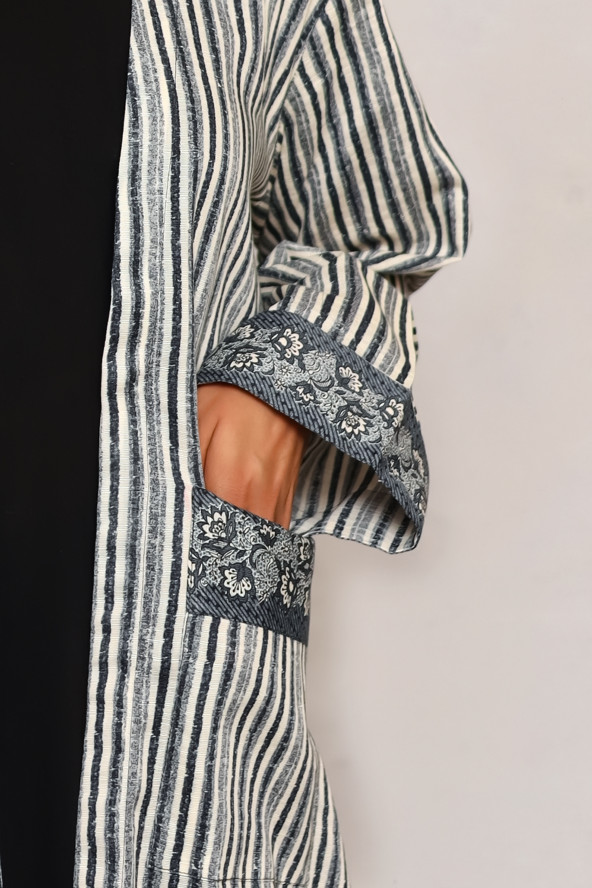 Printed Open Abaya - Grey & Blue