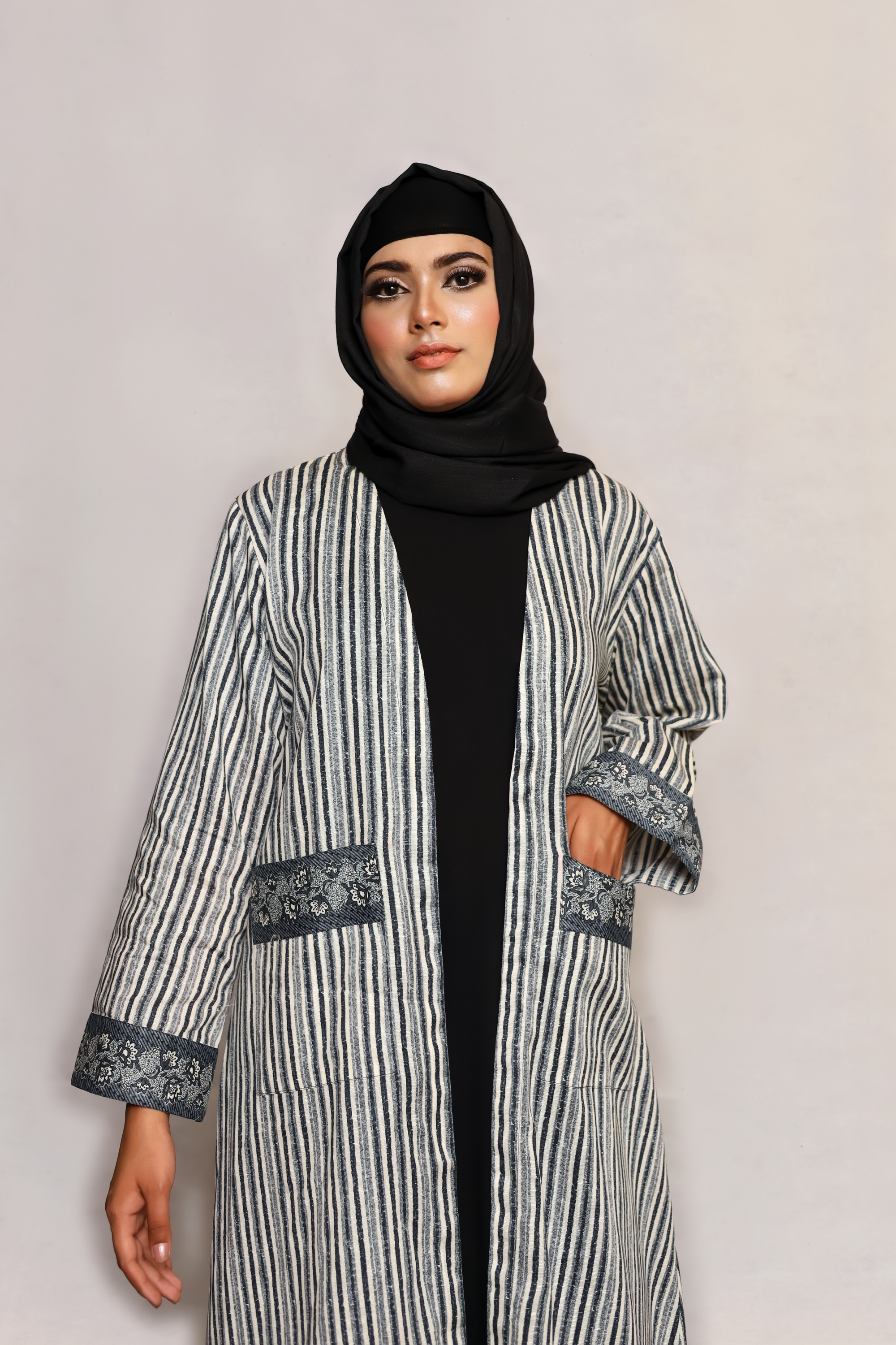 Printed Open Abaya - Grey & Blue